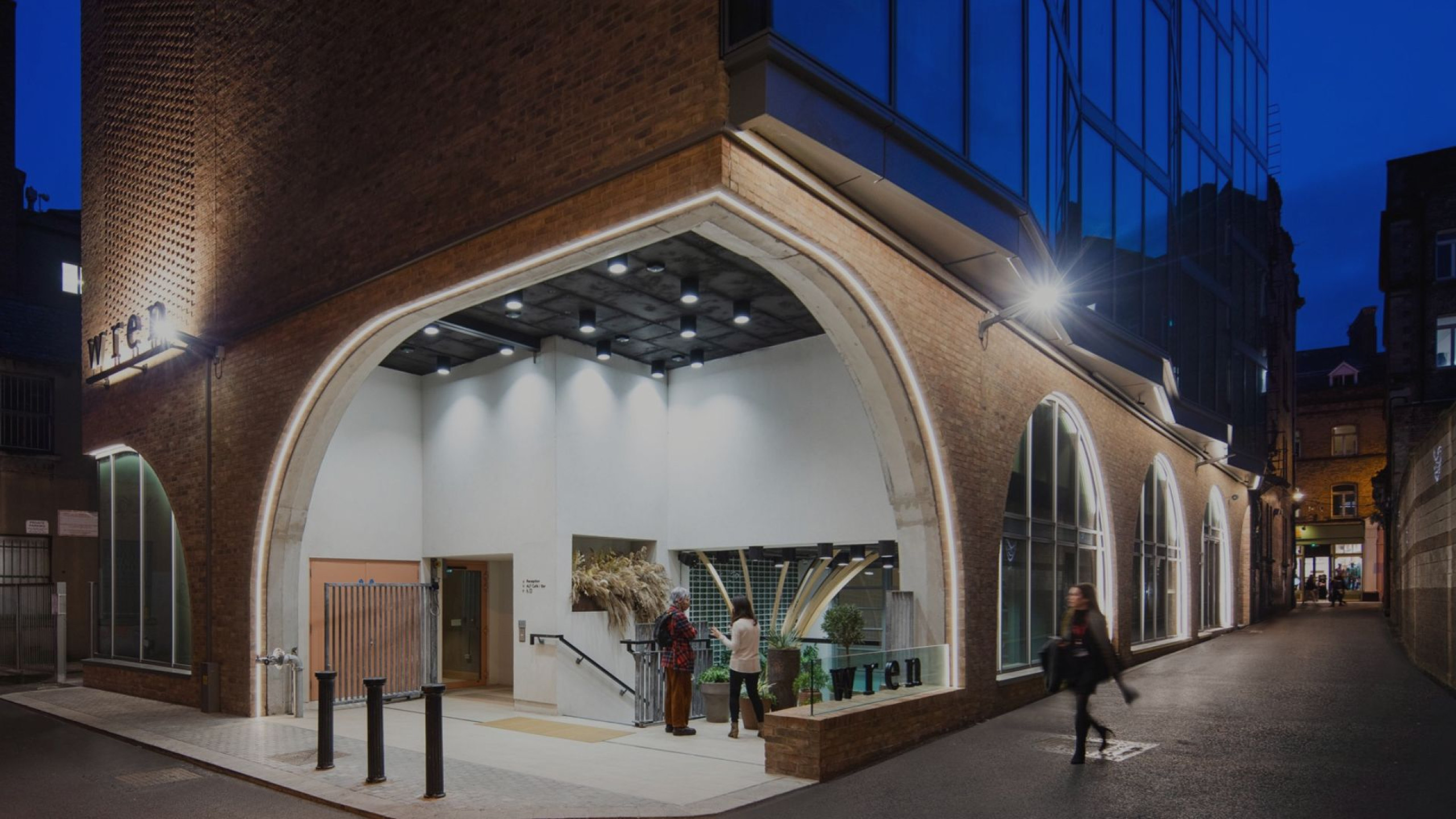 wren entrance with bikes